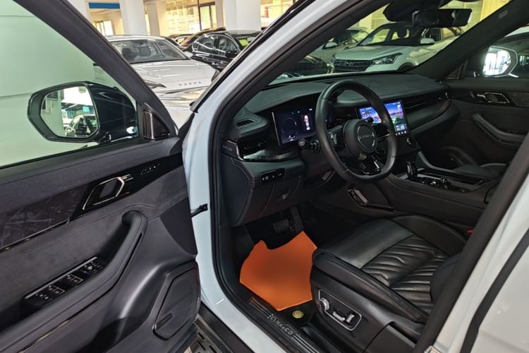Used Lynk & Co 09 EM-P 2021 2.0T PHEV Halo Six-Seater Driver Seat