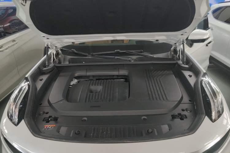 Used Lynk & Co 09 EM-P 2021 2.0T PHEV Halo Six-Seater Engine Bay