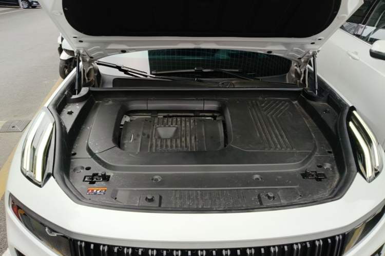 Used Lynk & Co 09 EM-P 2021 2.0T PHEV Halo Six-Seater Engine Bay
