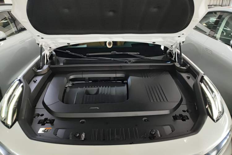 Used Lynk & Co 09 EM-P 2021 2.0T PHEV Halo Six-Seater Engine Bay