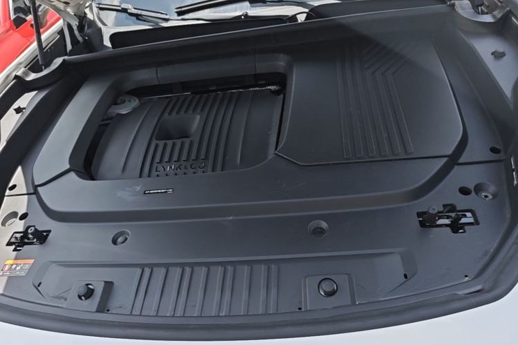 Used Lynk & Co 09 EM-P 2021 2.0T PHEV Halo Six-Seater Engine Bay