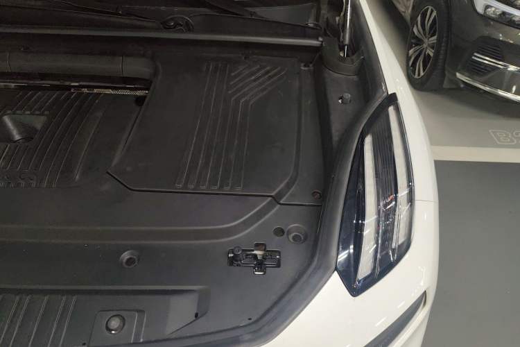 Used Lynk & Co 09 EM-P 2021 2.0T PHEV Halo Six-Seater Engine Bay Left