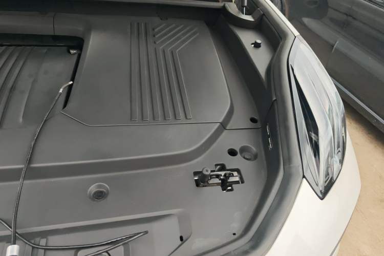 Used Lynk & Co 09 EM-P 2021 2.0T PHEV Halo Six-Seater Engine Bay Left