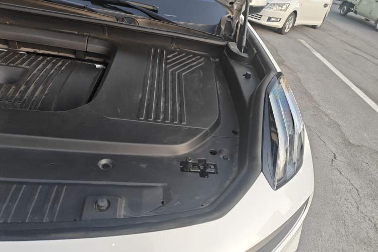 Used Lynk & Co 09 EM-P 2021 2.0T PHEV Halo Six-Seater Engine Bay Left