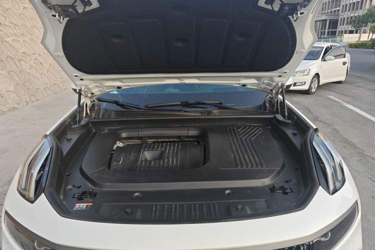 Used Lynk & Co 09 EM-P 2021 2.0T PHEV Halo Six-Seater Engine Bay