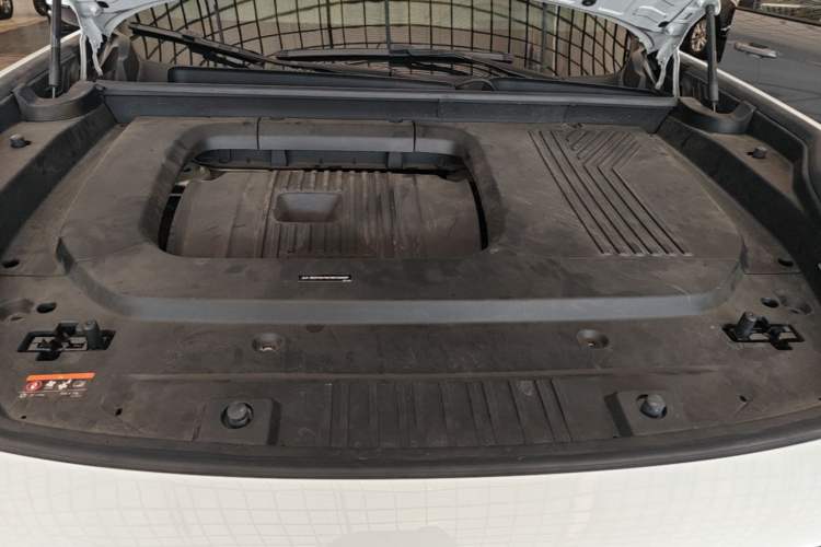 Used Lynk & Co 09 EM-P 2021 2.0T PHEV Ultra Six-Seater Engine Bay