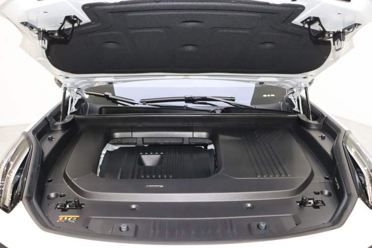 Used Lynk & Co 09 EM-P 2021 2.0T PHEV Halo Six-Seater Engine Bay