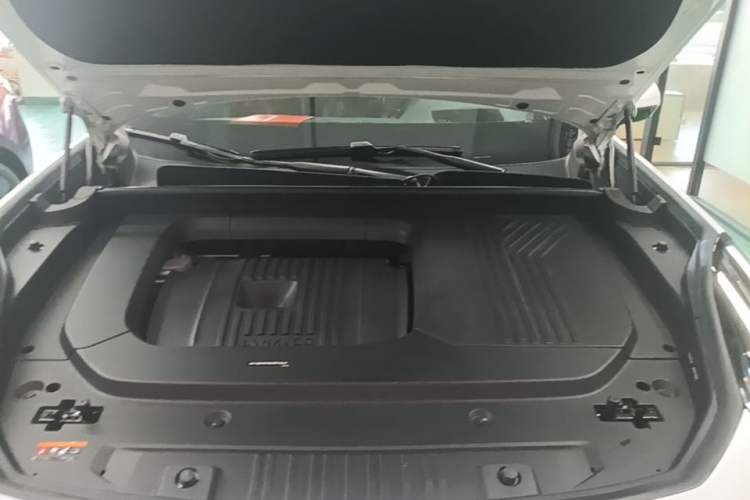 Used Lynk & Co 09 EM-P 2021 2.0T PHEV Halo Six-Seater Engine Bay