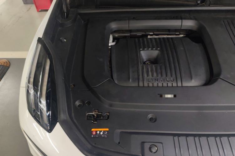 Used Lynk & Co 09 EM-P 2021 2.0T PHEV Halo Six-Seater Engine Bay Right