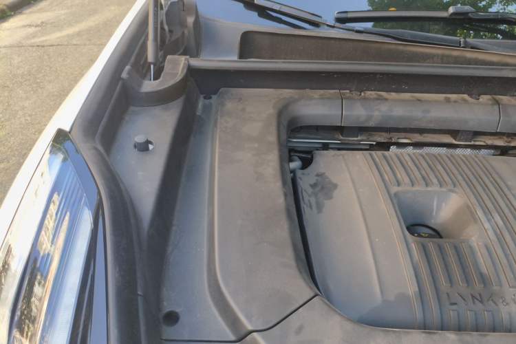 Used Lynk & Co 09 EM-P 2021 2.0T PHEV Halo Seven-Seater Engine Bay Right