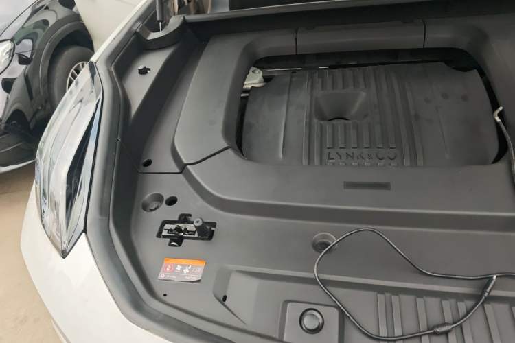 Used Lynk & Co 09 EM-P 2021 2.0T PHEV Halo Six-Seater Engine Bay Right