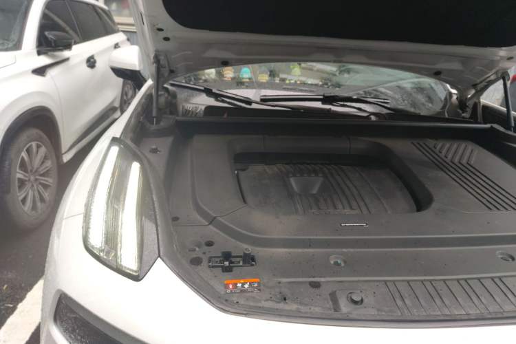 Used Lynk & Co 09 EM-P 2021 2.0T PHEV Halo Six-Seater Engine Bay Right