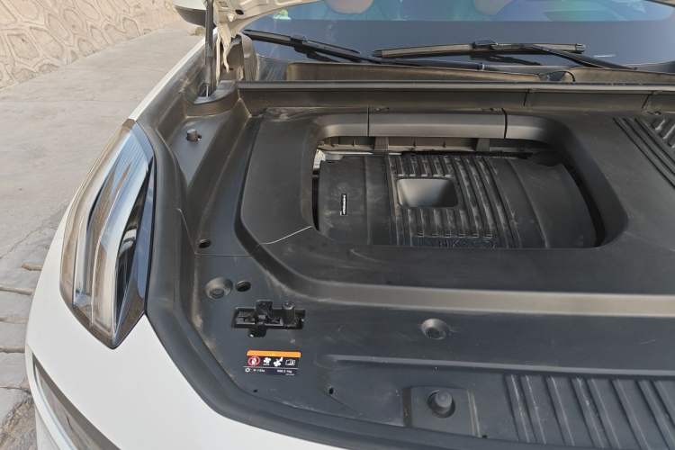 Used Lynk & Co 09 EM-P 2021 2.0T PHEV Halo Six-Seater Engine Bay Right