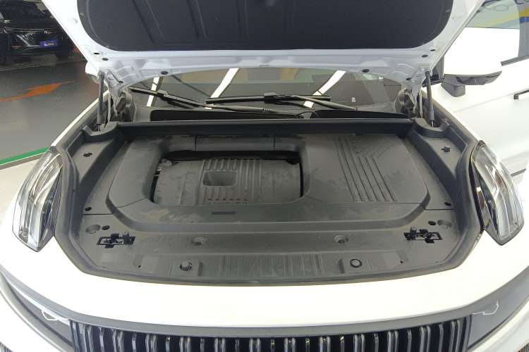 Used Lynk & Co 09 EM-P 2021 2.0T PHEV Halo Six-Seater Engine Bay