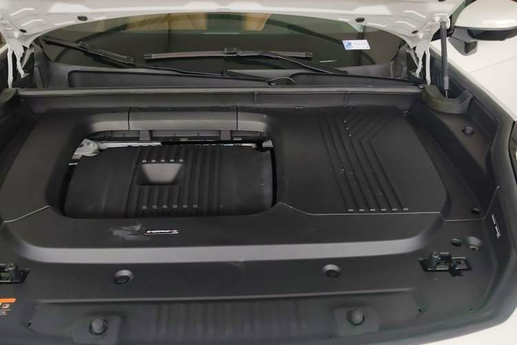 Used Lynk & Co 09 EM-P 2021 2.0T PHEV Halo Six-Seater Engine Bay