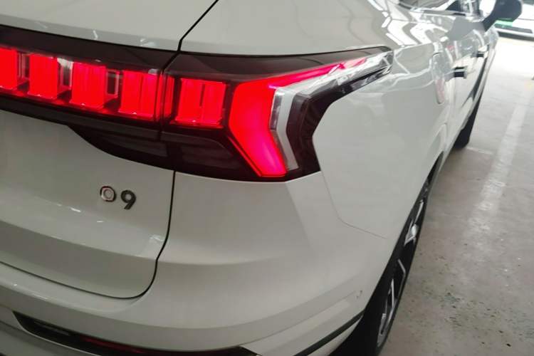 Used Lynk & Co 09 EM-P 2021 2.0T PHEV Halo Six-Seater Exterior 3