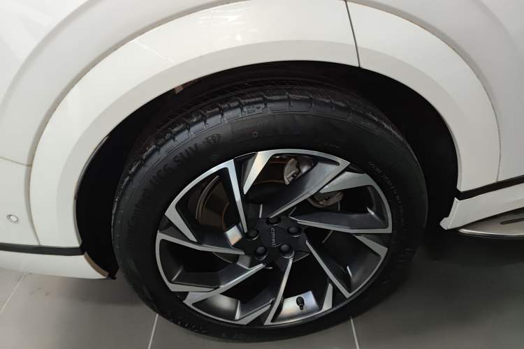 Used Lynk & Co 09 EM-P 2021 2.0T PHEV Halo Six-Seater Exterior 5