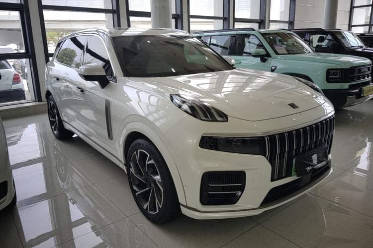Used Lynk & Co 09 EM-P 2021 2.0T PHEV Ultra Six-Seater Front Right 45 Deg