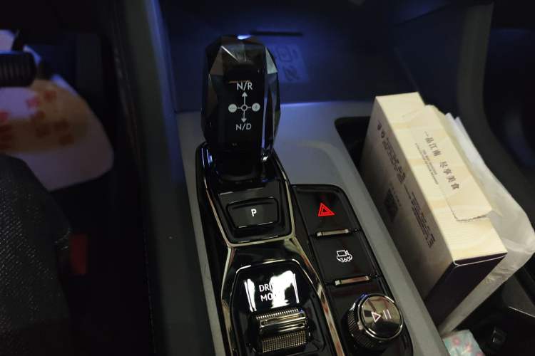 Used Lynk & Co 09 EM-P 2021 2.0T PHEV Halo Six-Seater Gear Lever