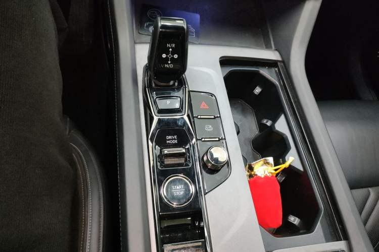 Used Lynk & Co 09 EM-P 2021 2.0T PHEV Halo Six-Seater Gear Lever