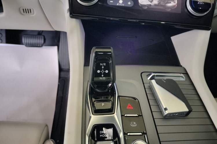 Used Lynk & Co 09 EM-P 2021 2.0T PHEV Ultra Six-Seater Gear Lever