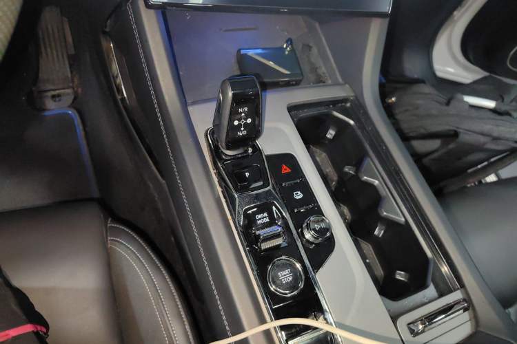 Used Lynk & Co 09 EM-P 2021 2.0T PHEV Halo Six-Seater Gear Lever