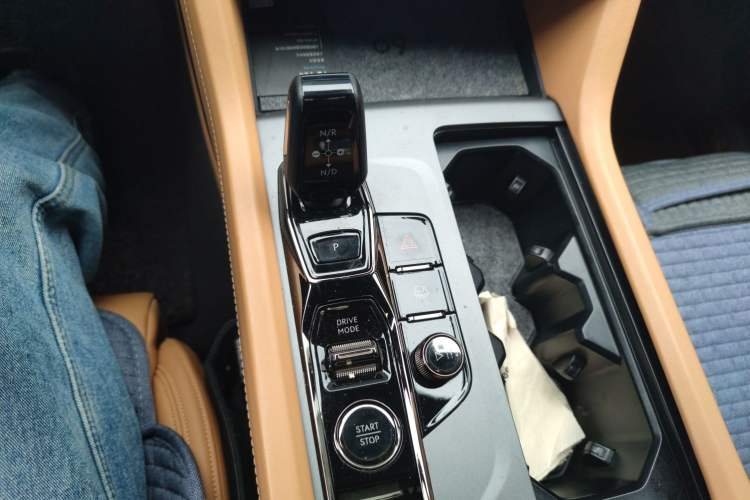 Used Lynk & Co 09 EM-P 2021 2.0T PHEV Halo Six-Seater Gear Lever