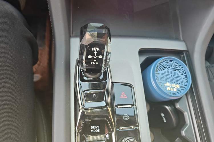 Used Lynk & Co 09 EM-P 2021 2.0T PHEV Halo Six-Seater Gear Lever