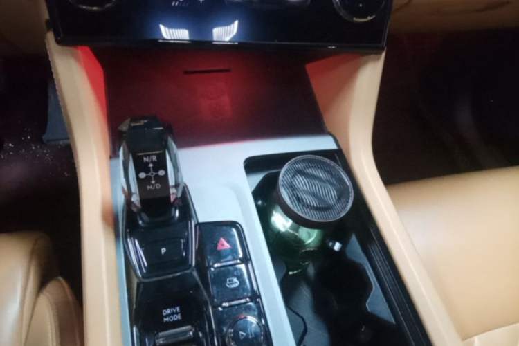 Used Lynk & Co 09 EM-P 2021 2.0T PHEV Halo Seven-Seater Gear Lever