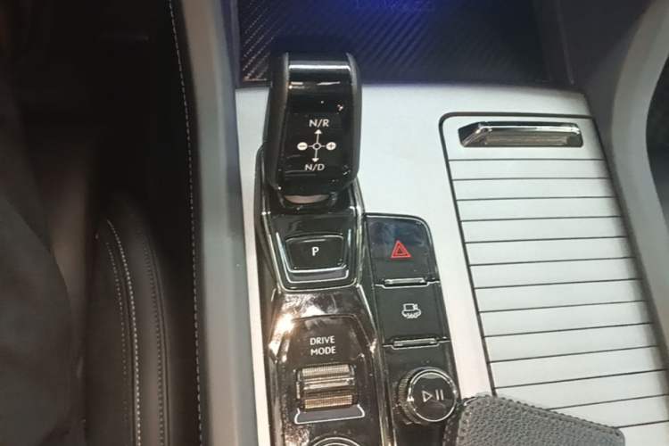 Used Lynk & Co 09 EM-P 2021 2.0T PHEV Halo Six-Seater Gear Lever