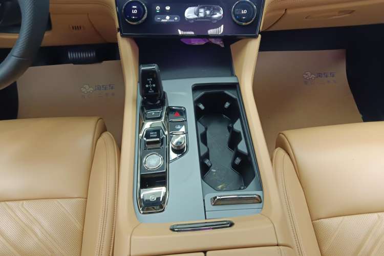 Used Lynk & Co 09 EM-P 2021 2.0T PHEV Halo Six-Seater Gear Lever