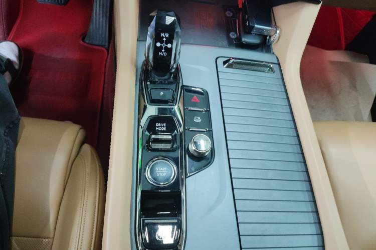 Used Lynk & Co 09 EM-P 2021 2.0T PHEV Halo Six-Seater Gear Lever