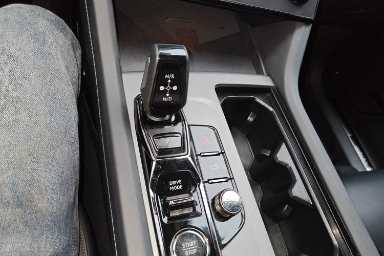 Used Lynk & Co 09 EM-P 2021 2.0T PHEV Halo Seven-Seater Gear Lever