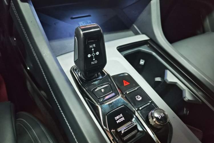Used Lynk & Co 09 EM-P 2021 2.0T PHEV Halo Six-Seater Gear Lever