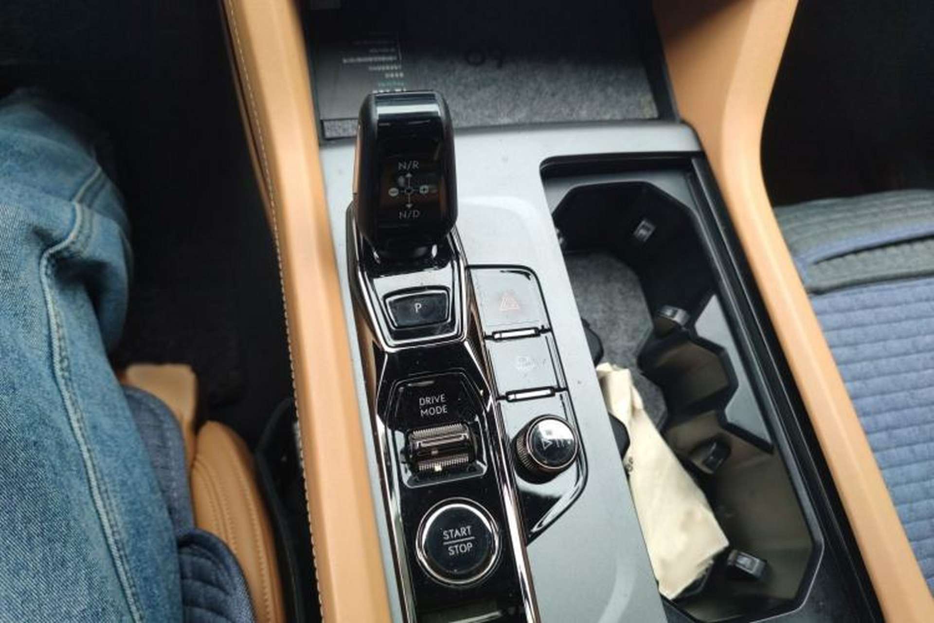 Used Lynk & Co 09 EM-P 2021 2.0T PHEV Halo Six-Seater Gear Lever