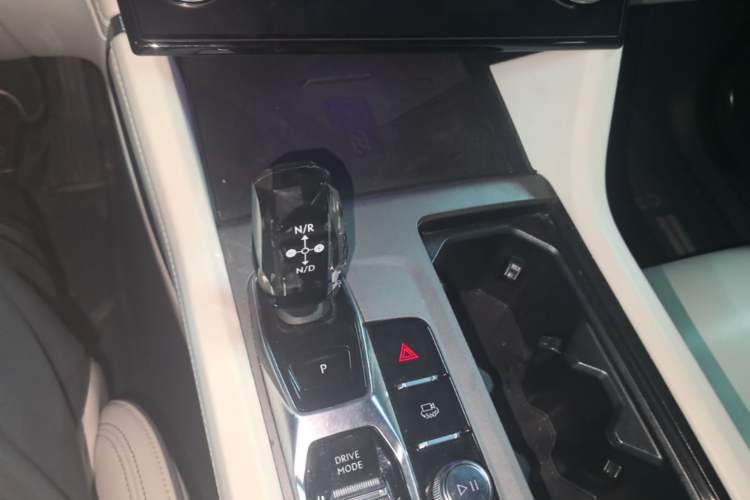 Used Lynk & Co 09 EM-P 2021 2.0T PHEV Ultra Six-Seater Gear Lever