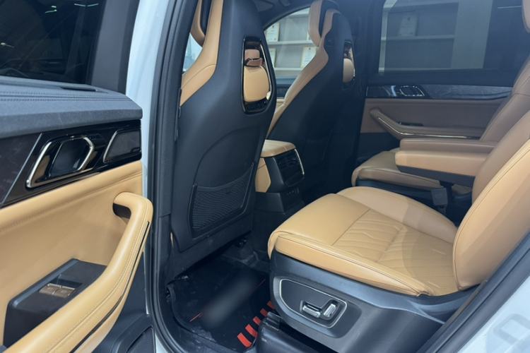 Used Lynk & Co 09 EM-P 2021 2.0T PHEV Ultra Six-Seater Interior 2
