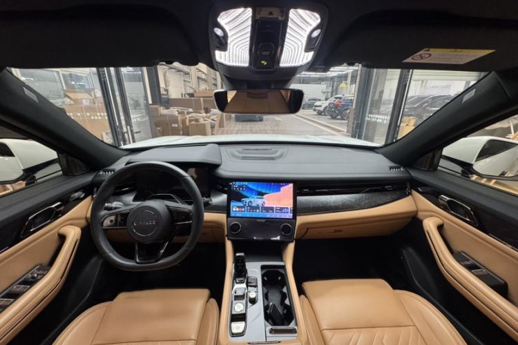 Used Lynk & Co 09 EM-P 2021 2.0T PHEV Ultra Six-Seater Interior 3
