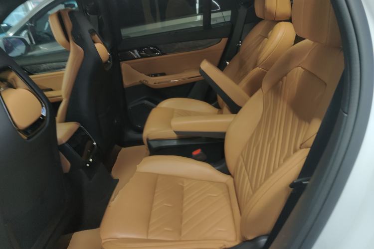 Used Lynk & Co 09 EM-P 2021 2.0T PHEV Halo Six-Seater Interior 4