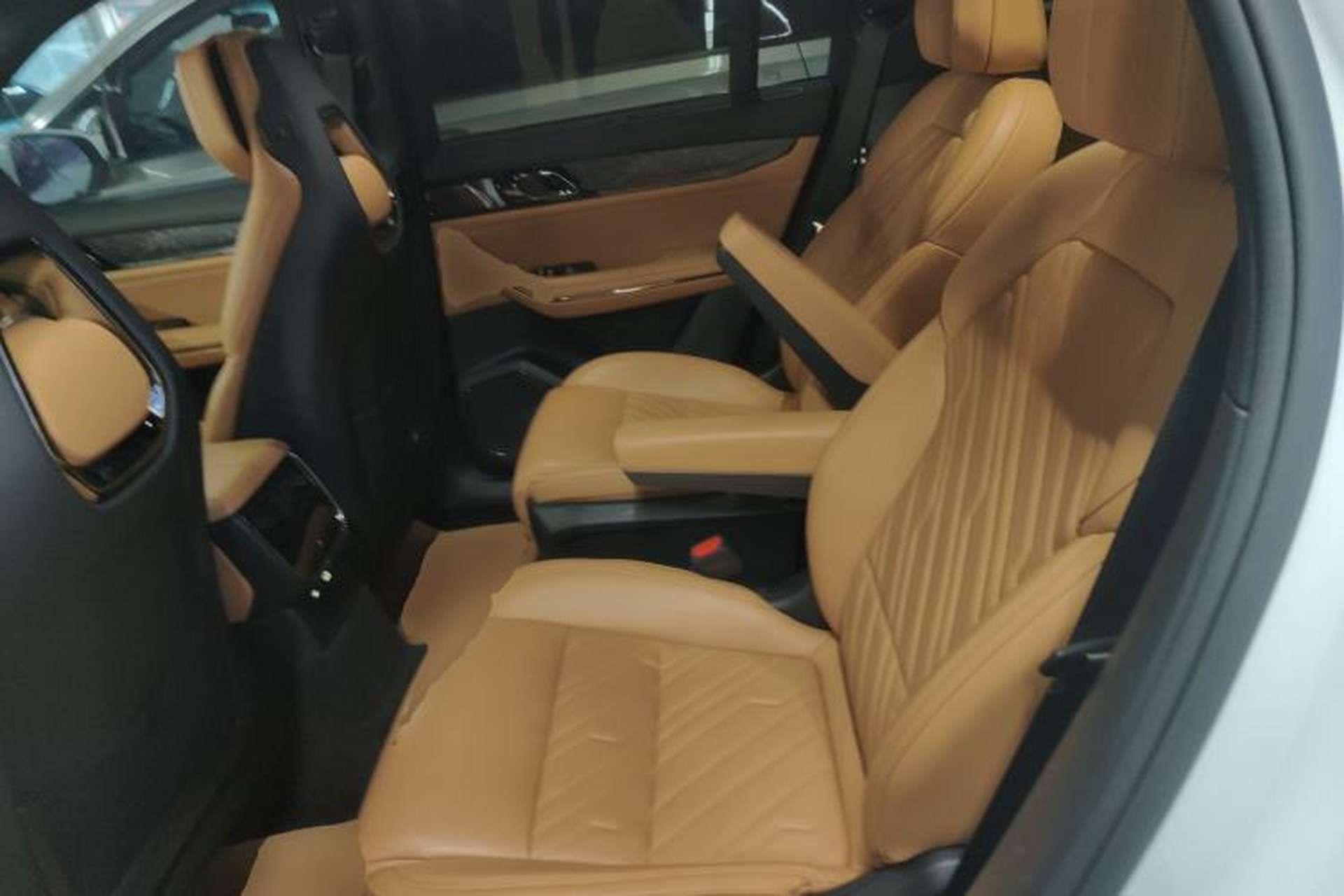 Used Lynk & Co 09 EM-P 2021 2.0T PHEV Halo Six-Seater Interior 4