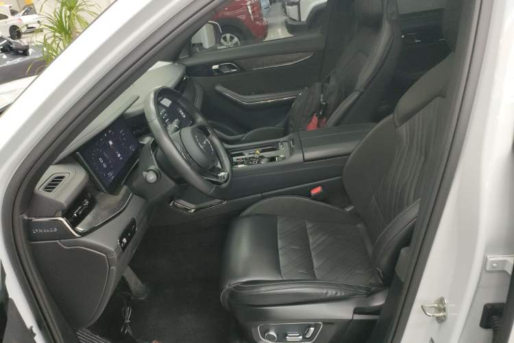 Used Lynk & Co 09 EM-P 2021 2.0T PHEV Halo Six-Seater Left Front Seat