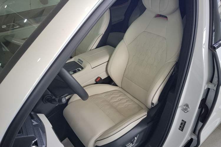 Used Lynk & Co 09 EM-P 2021 2.0T PHEV Ultra Six-Seater Left Front Seat