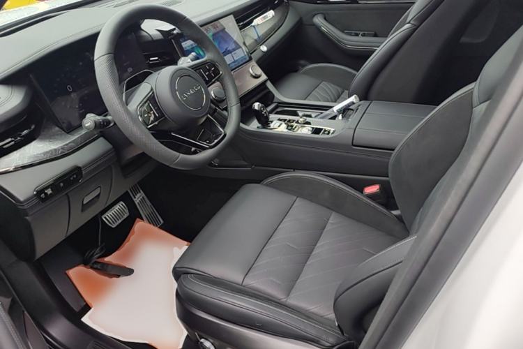 Used Lynk & Co 09 EM-P 2021 2.0T PHEV Halo Seven-Seater Left Front Seat