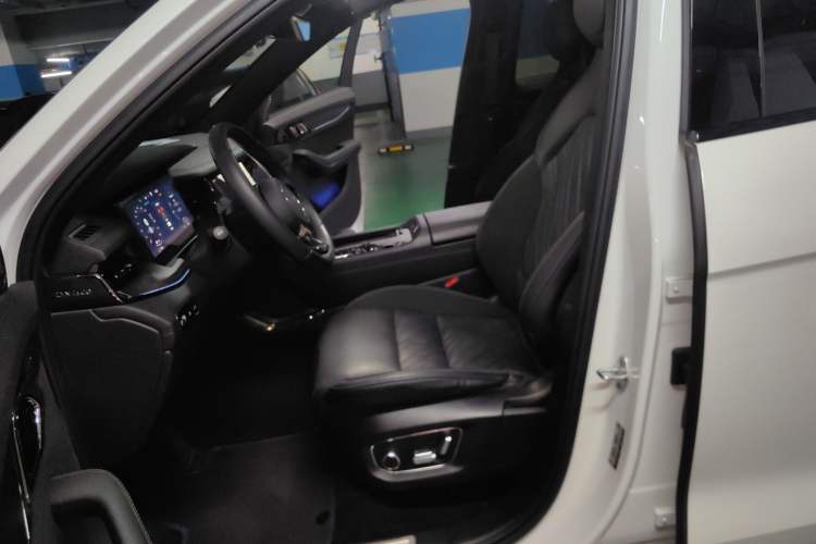 Used Lynk & Co 09 EM-P 2021 2.0T PHEV Halo Six-Seater Left Front Seat