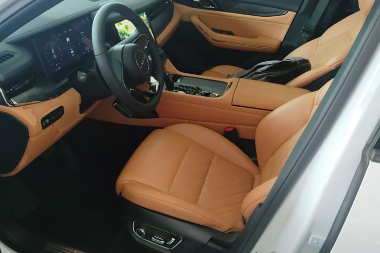 Used Lynk & Co 09 EM-P 2021 2.0T PHEV Halo Six-Seater Left Front Seat