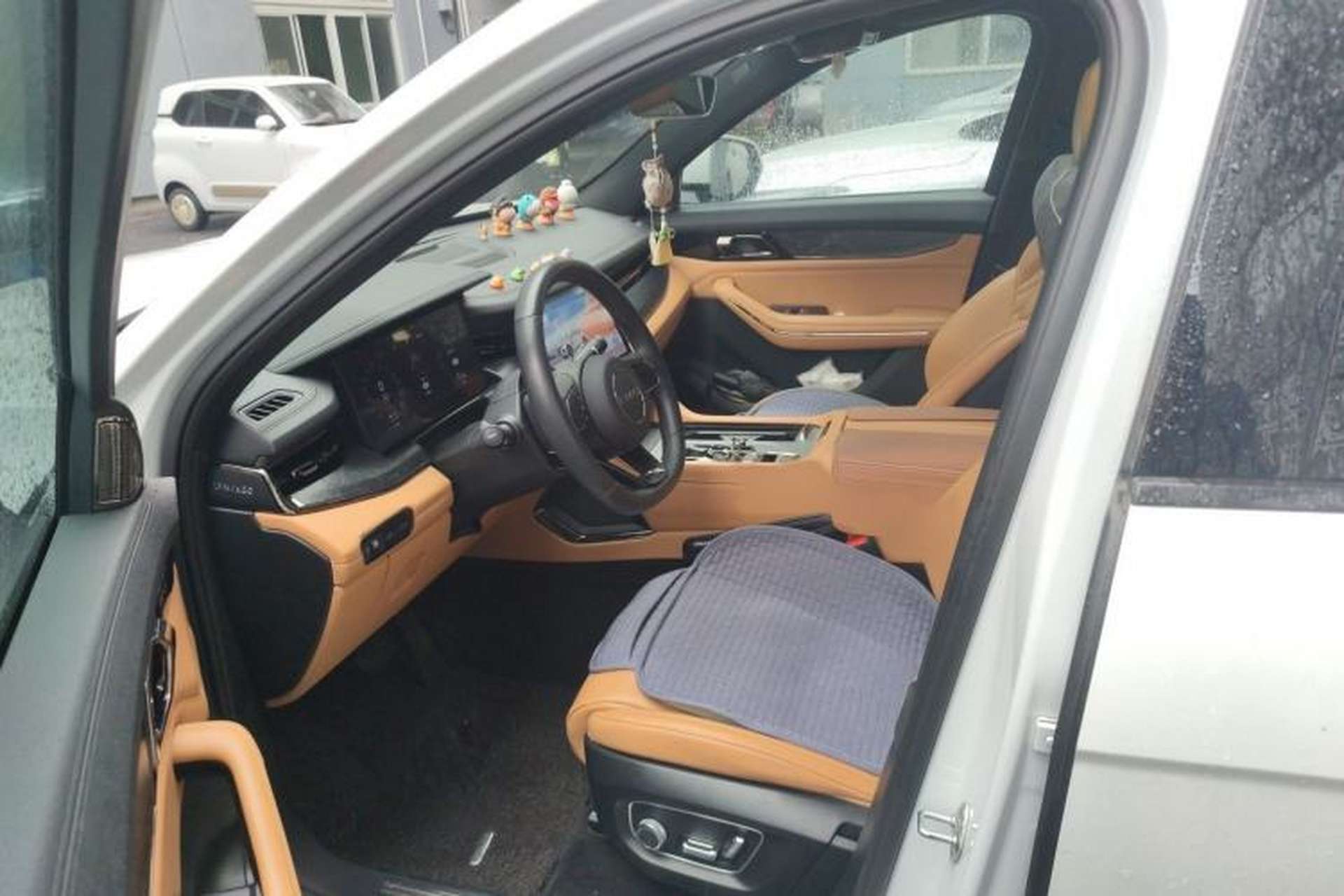 Used Lynk & Co 09 EM-P 2021 2.0T PHEV Halo Six-Seater Left Front Seat