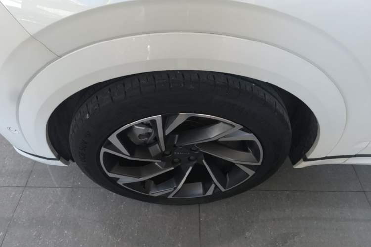 Used Lynk & Co 09 EM-P 2021 2.0T PHEV Halo Seven-Seater Left Front Wheel Hub