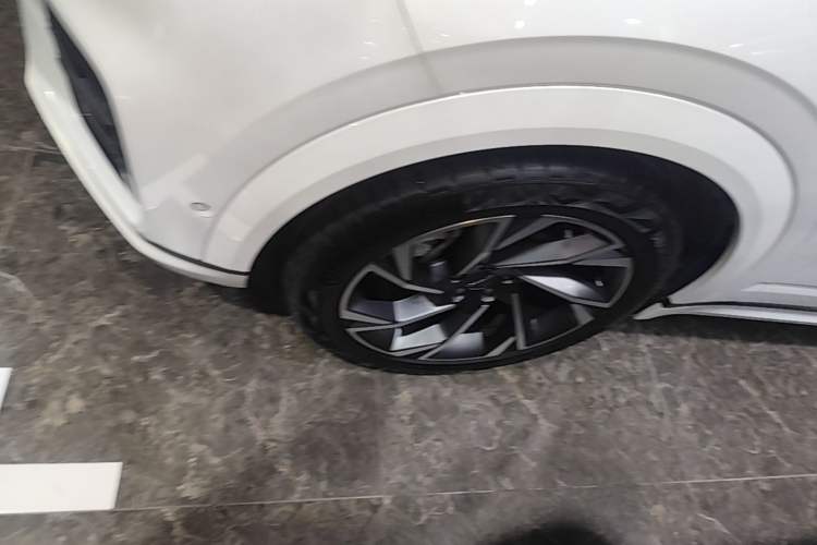 Used Lynk & Co 09 EM-P 2021 2.0T PHEV Halo Six-Seater Left Front Wheel Hub