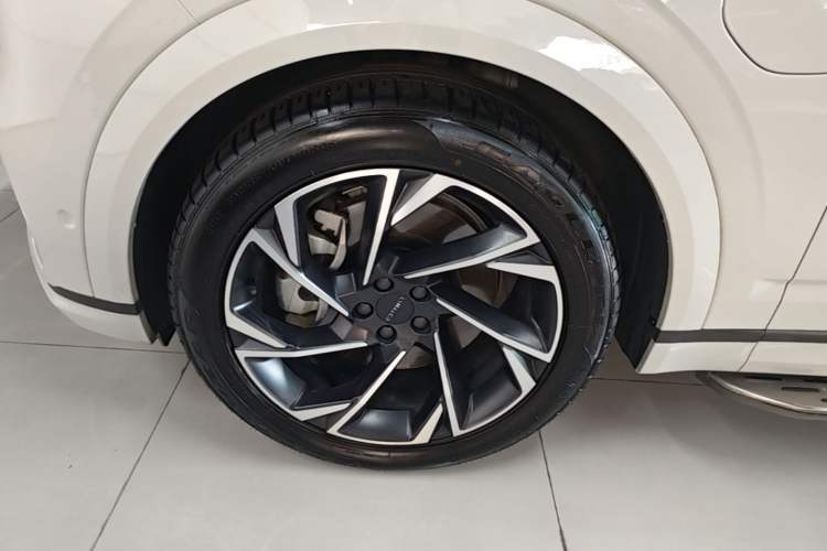 Used Lynk & Co 09 EM-P 2021 2.0T PHEV Halo Six-Seater Left Front Wheel Hub