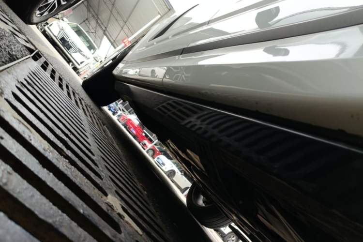 Used Lynk & Co 09 EM-P 2021 2.0T PHEV Halo Six-Seater Left Side Sill